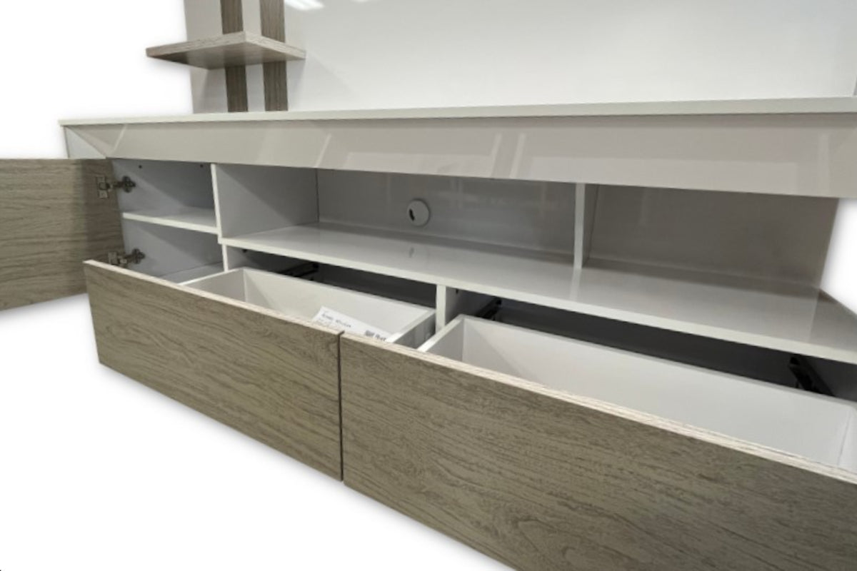 Suzia Entertainment Center